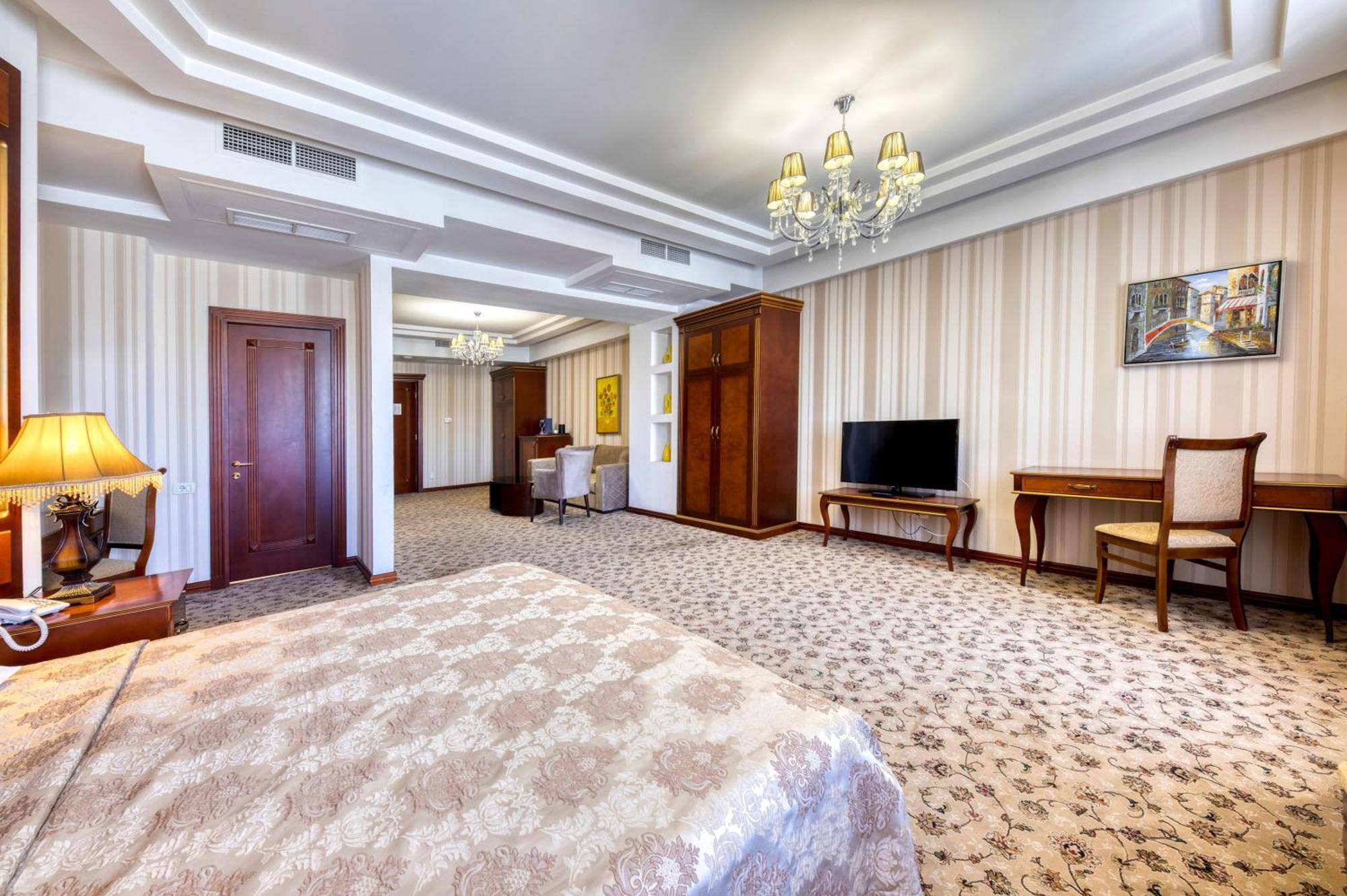 Hotel Grace Forum
